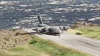 U.S. Air Force C-17 vs the World's Shortest Runway!