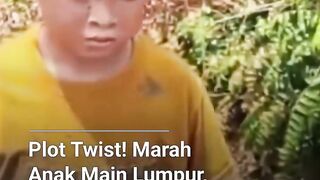 The Power of Emak-Emak! Awalnya Ngamuk Anak Mandi Lumpur, Seketika Luluh Jadi "Pintarnya Nak" Pas Lihat Hasil Tangkapan!