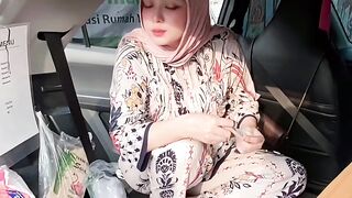 Widow selling goods from a car