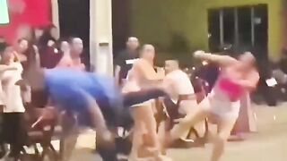 Sudden Street Fight Causes Chaos Outside Bar