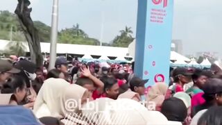 🇮🇩 Antusiasme Warga di Monas Bikin Heboh! 🔥
