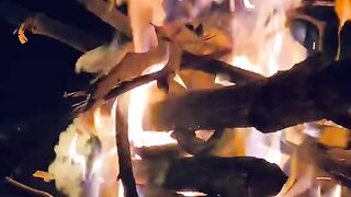 Api Unggun di Malam Hari 🔥 | Suara Api yang Menenangkan