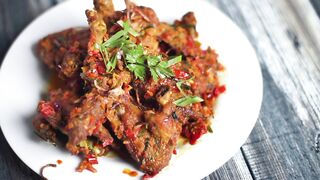 Bebek Rica-rica. Spicy Chili Duck. 辣辣鴨（別克黎加). 香辣鸭. 辣鴨. スパイシー・チリ・ダック（ベベック・リカリカ）