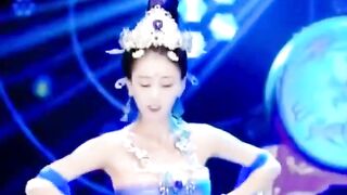 《采薇》借鉴了汉唐乐舞元素，动作古朴典雅