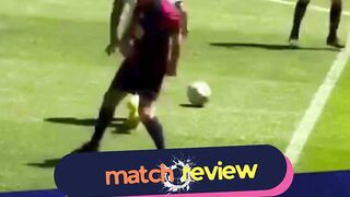 Rekan-rekannya dari Real Madrid mendekat sambil tertawa dan menepuk punggungnya
