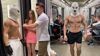 BODYBULDER DANCING_SCARING PEOPLE_FITNESS PRANK