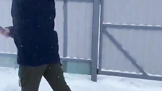 Сын и снеговая лопата