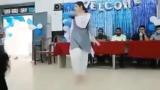 Girl dance video viral
