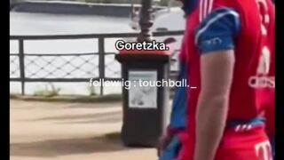 Fans ini terlihat seperti "satu-satunya penggemar berat Goretzka di dunia"