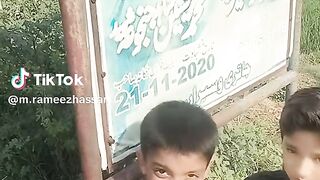 Jatri Way ||Yaseen Shaheed Board posted on Way ||And His son stand