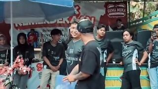 Bikin Haru! Warga Satu Kampung Ikut Tepuk Tangan Haru Saat Bocah yang Tak Punya Sepeda Menang Hadiah Utama Lomba!