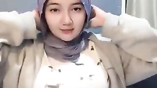 Hijaber Cantik, Memang Sangat Menggoda