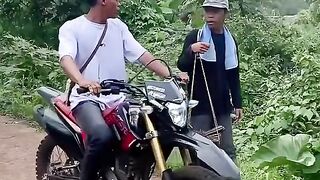 The Y to help actually causes disaster! 😂 Intention to carry a shoulder instead failed!