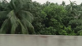 মেট্রোরেলের জানালা দিয়ে শহরের ছুটে চলা