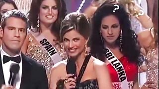 At a Miss Universe 2011 stage moment, something unexpected stole all the attention 😅✨