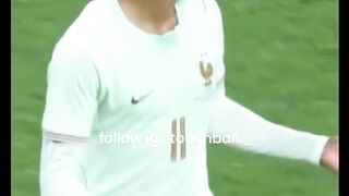 Momen ini terjadi pada pertandingan persahabatan internasional antara Prancis vs Irlandia Utara