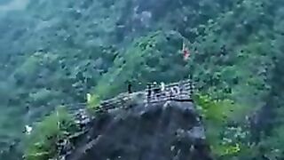 🏔️ মেঘে ঢাকা পাহাড়ের অপূর্ব সৌন্দর্য | Beautiful Mountain View 🌿✨