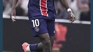 Coba tebak, Dembele kidal atau bukan? 😁