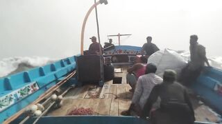 Fishermen_in_Dangerous_Waves___Ibrahim_Hyderi___Peraath_Season__(720p)