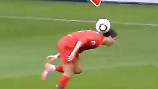 Even our idol ronaldo is confused whether he can score a goal🤗🥳