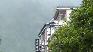 Keindahan Pemandangan Air Terjun Luoshan Di Negeri Dongeng China