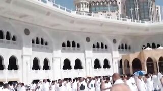 Umrah performing 2