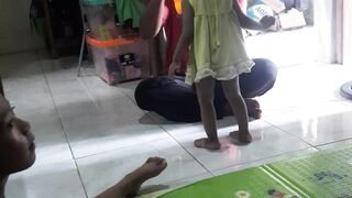 Dadah and girls eat