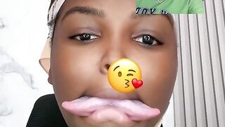 People they think I'm a snack 😋