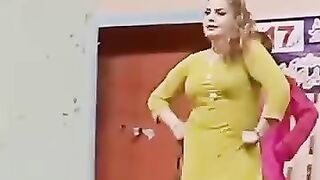 Punjabi girls dance video viral plz