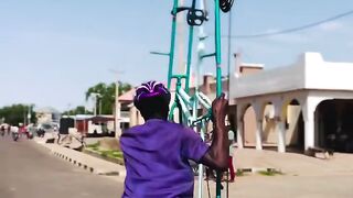 AMAZING FUNNY SKILL OF THIS MAN!!MUST WATCH.THIS IS THRILLING...!!