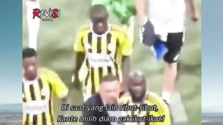 Di saat yang lain sibuk emosi, Kante tetap stay calm & berkelas! 😌⚽️