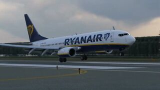 Boeing 737-800 Ryan Air Smooth Landing Into Ibiza | X-Plane12
