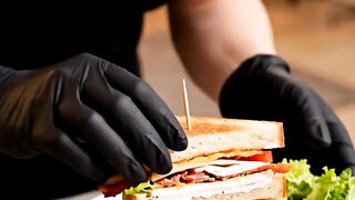 Club Sandwich ASMR - Montagem do Sanduíche Perfeito Crocante | Dr. Ribeiro
