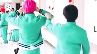 Niat hati mau jadi pahlawan nyelamatkin pesulap, eh malah Saiki Kusuo yang kejebak di dalam kotak sulap! 😭