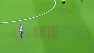 SATUSLOTS - Seni gol solo Lionel Messi☠️