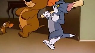 Tom Meets a Giant Mouse! | Classic Tom and Jerry Chase Scene