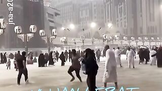 HUJAN LEBAT DI MEKKAH