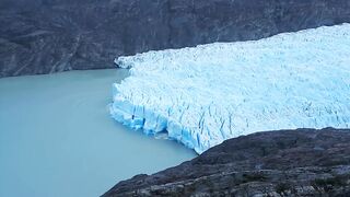 🌊 MASSIVE COLLAPSE! GLACIER CALVING TRIGGERS INCREDIBLE EVENT IN CHILE