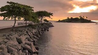 Peaceful Sunset by the Sea 🌅 | Relaxing Ocean Views & Golden Hour Scenery