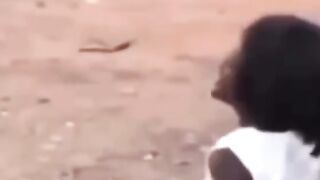 Minha irmã depois de escovar o cabelo"