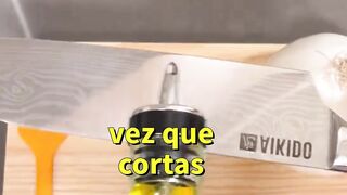 TRUCO PARA PELAR LA CEBOLLA