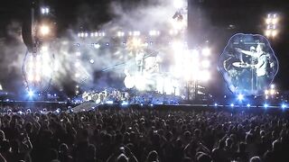 🔥 COLDPLAY & MICHAEL J. FOX – JOHNNY B. GOODE | EPIC LIVE PERFORMANCE!