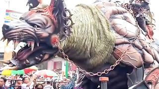 GIANT WEREWOLF PARADE PUPPET TERRIFIES THE CROWD* 😱