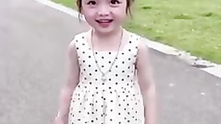 這小眼神，為娘三十年也學不會 #剪映#萌娃跳舞
