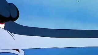 Tom & Jerry Go UNDERWATER! 😂🌊🐱🐭 | Crazy Cartoon Chase