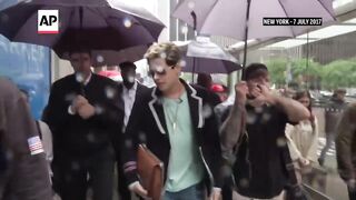 Far-right commentator Milo Yiannopoulos arrested by immigration officials