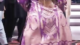 Urwa Kahn Hot dance performance