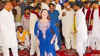 Nisha Khan dance performance