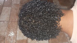 Cabelo feito com soltura dos cachos 2