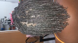 Cabelo feito com soltura dos cachos 3